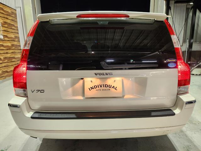Ｖ７０ ホワイトパールエディション　２００７最終モデル　特別限定車　正規Ｄメンテ車両　Ｔベルト交換済　ＡＣコンプレッサ交換済　ミシュランプライマシー４　地デジナビ＆バックカメラ　前後ドラレコ　ガラスＳＲ　電動＆ヒーター黒本革　クルコン（73枚目）