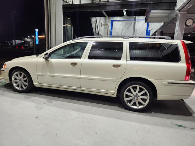 Ｖ７０ ホワイトパールエディション　２００７最終モデル　特別限定車　正規Ｄメンテ車両　Ｔベルト交換済　ＡＣコンプレッサ交換済　ミシュランプライマシー４　地デジナビ＆バックカメラ　前後ドラレコ　ガラスＳＲ　電動＆ヒーター黒本革　クルコン（75枚目）