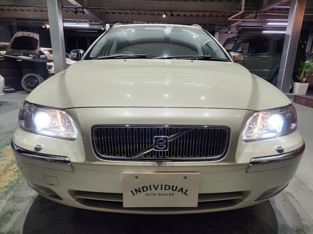 Ｖ７０ ホワイトパールエディション　２００７最終モデル　特別限定車　正規Ｄメンテ車両　Ｔベルト交換済　ＡＣコンプレッサ交換済　ミシュランプライマシー４　地デジナビ＆バックカメラ　前後ドラレコ　ガラスＳＲ　電動＆ヒーター黒本革　クルコン（77枚目）