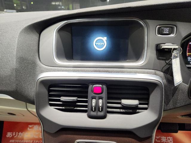 Ｖ４０ Ｔ３　インスクリプション　禁煙車　２０１７モデル　正規Ｄ記録簿　電動＆ヒーターアイボリー本革　ミシュランタイヤ　地デジ純正ナビ＆バックカメラ　追従式クルコン　Ｐセンサー　前後ドラレコ　スペアキーレス（16枚目）