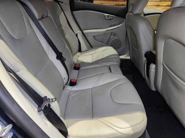 Ｖ４０ Ｔ３　インスクリプション　禁煙車　２０１７モデル　正規Ｄ記録簿　電動＆ヒーターアイボリー本革　ミシュランタイヤ　地デジ純正ナビ＆バックカメラ　追従式クルコン　Ｐセンサー　前後ドラレコ　スペアキーレス（22枚目）