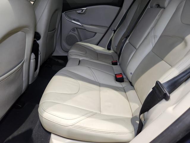 Ｖ４０ Ｔ３　インスクリプション　禁煙車　２０１７モデル　正規Ｄ記録簿　電動＆ヒーターアイボリー本革　ミシュランタイヤ　地デジ純正ナビ＆バックカメラ　追従式クルコン　Ｐセンサー　前後ドラレコ　スペアキーレス（24枚目）