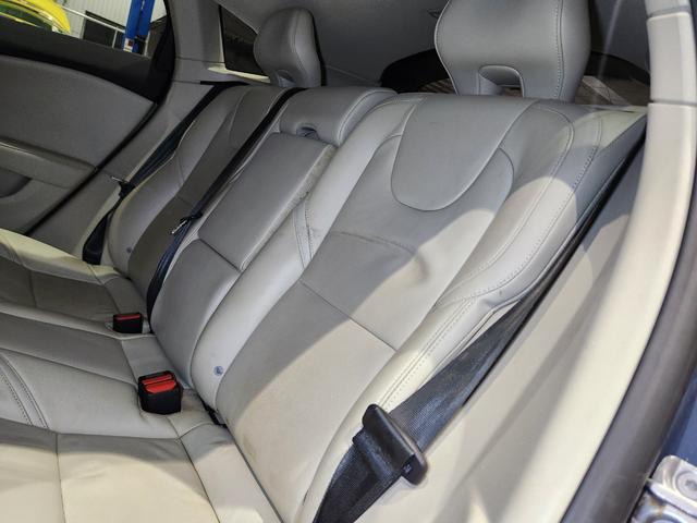 Ｖ４０ Ｔ３　インスクリプション　禁煙車　２０１７モデル　正規Ｄ記録簿　電動＆ヒーターアイボリー本革　ミシュランタイヤ　地デジ純正ナビ＆バックカメラ　追従式クルコン　Ｐセンサー　前後ドラレコ　スペアキーレス（25枚目）