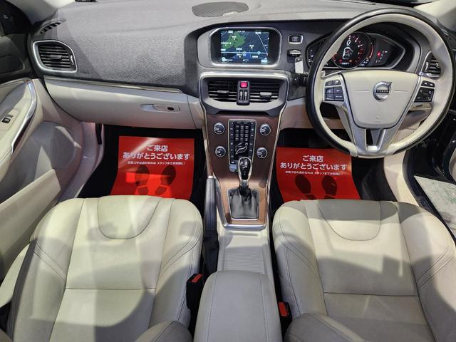 Ｖ４０ Ｔ３　インスクリプション　禁煙車　２０１７モデル　正規Ｄ記録簿　電動＆ヒーターアイボリー本革　ミシュランタイヤ　地デジ純正ナビ＆バックカメラ　追従式クルコン　Ｐセンサー　前後ドラレコ　スペアキーレス（28枚目）