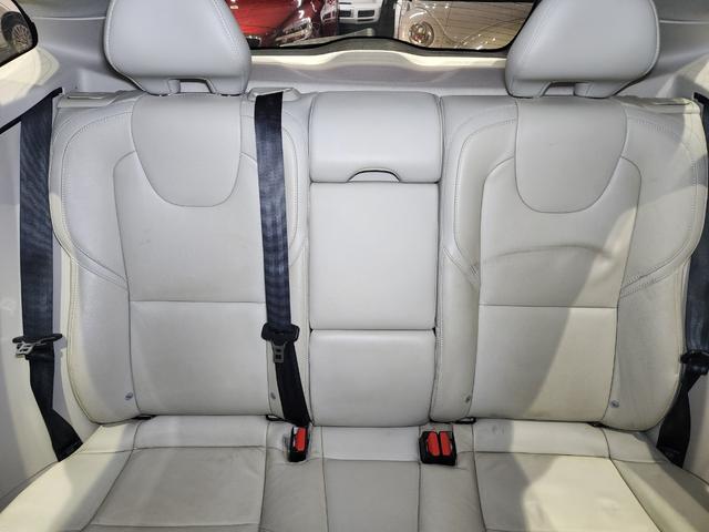 Ｖ４０ Ｔ３　インスクリプション　禁煙車　２０１７モデル　正規Ｄ記録簿　電動＆ヒーターアイボリー本革　ミシュランタイヤ　地デジ純正ナビ＆バックカメラ　追従式クルコン　Ｐセンサー　前後ドラレコ　スペアキーレス（31枚目）