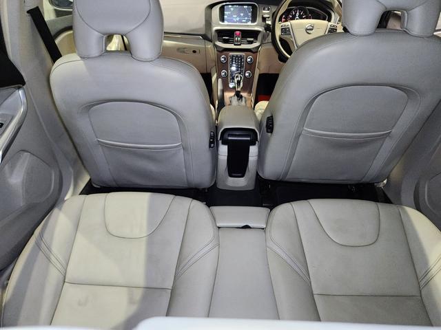 Ｖ４０ Ｔ３　インスクリプション　禁煙車　２０１７モデル　正規Ｄ記録簿　電動＆ヒーターアイボリー本革　ミシュランタイヤ　地デジ純正ナビ＆バックカメラ　追従式クルコン　Ｐセンサー　前後ドラレコ　スペアキーレス（32枚目）