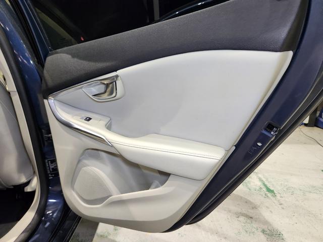 Ｖ４０ Ｔ３　インスクリプション　禁煙車　２０１７モデル　正規Ｄ記録簿　電動＆ヒーターアイボリー本革　ミシュランタイヤ　地デジ純正ナビ＆バックカメラ　追従式クルコン　Ｐセンサー　前後ドラレコ　スペアキーレス（33枚目）