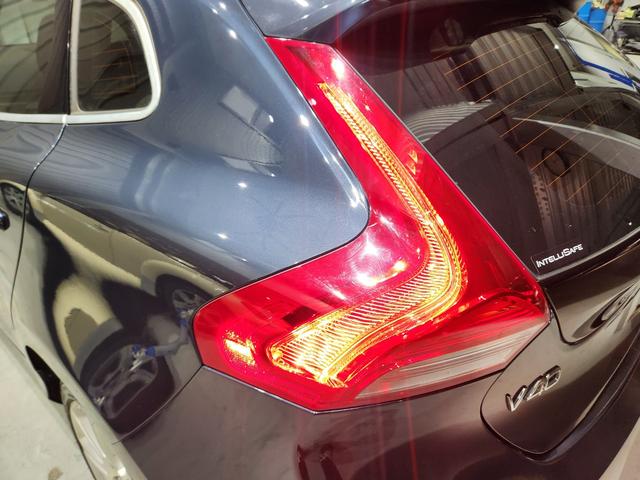 Ｖ４０ Ｔ３　インスクリプション　禁煙車　２０１７モデル　正規Ｄ記録簿　電動＆ヒーターアイボリー本革　ミシュランタイヤ　地デジ純正ナビ＆バックカメラ　追従式クルコン　Ｐセンサー　前後ドラレコ　スペアキーレス（36枚目）