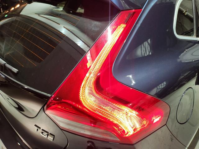 Ｖ４０ Ｔ３　インスクリプション　禁煙車　２０１７モデル　正規Ｄ記録簿　電動＆ヒーターアイボリー本革　ミシュランタイヤ　地デジ純正ナビ＆バックカメラ　追従式クルコン　Ｐセンサー　前後ドラレコ　スペアキーレス（37枚目）