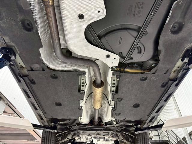 Ｖ４０ Ｔ３　インスクリプション　禁煙車　２０１７モデル　正規Ｄ記録簿　電動＆ヒーターアイボリー本革　ミシュランタイヤ　地デジ純正ナビ＆バックカメラ　追従式クルコン　Ｐセンサー　前後ドラレコ　スペアキーレス（44枚目）