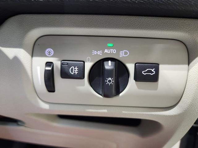 Ｖ４０ Ｔ３　インスクリプション　禁煙車　２０１７モデル　正規Ｄ記録簿　電動＆ヒーターアイボリー本革　ミシュランタイヤ　地デジ純正ナビ＆バックカメラ　追従式クルコン　Ｐセンサー　前後ドラレコ　スペアキーレス（59枚目）