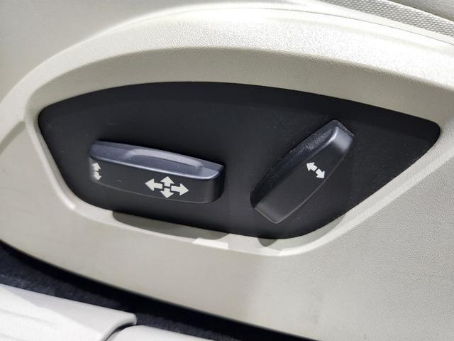 Ｖ４０ Ｔ３　インスクリプション　禁煙車　２０１７モデル　正規Ｄ記録簿　電動＆ヒーターアイボリー本革　ミシュランタイヤ　地デジ純正ナビ＆バックカメラ　追従式クルコン　Ｐセンサー　前後ドラレコ　スペアキーレス（67枚目）