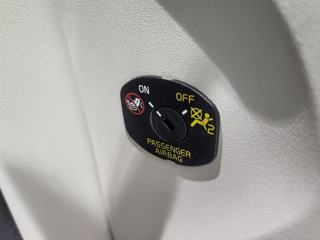 Ｖ４０ Ｔ３　インスクリプション　禁煙車　２０１７モデル　正規Ｄ記録簿　電動＆ヒーターアイボリー本革　ミシュランタイヤ　地デジ純正ナビ＆バックカメラ　追従式クルコン　Ｐセンサー　前後ドラレコ　スペアキーレス（69枚目）