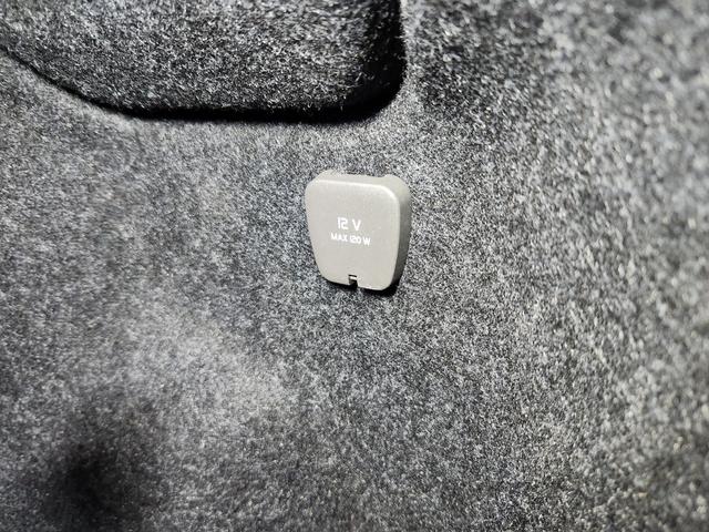 Ｖ４０ Ｔ３　インスクリプション　禁煙車　２０１７モデル　正規Ｄ記録簿　電動＆ヒーターアイボリー本革　ミシュランタイヤ　地デジ純正ナビ＆バックカメラ　追従式クルコン　Ｐセンサー　前後ドラレコ　スペアキーレス（70枚目）