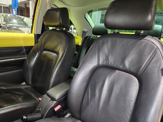 ニュービートル ＬＺ　０９モデル　禁煙車　正規Ｄメンテ車両　大型リアスポ　天張り張替済み　１０点パネル塗装済　ＢＳタイヤ　ガラスＳＲ　ヒーター付き黒本革　地デジインダッシュナビ　前後ドラレコ　Ｐセンサー　スペアキーレス（22枚目）