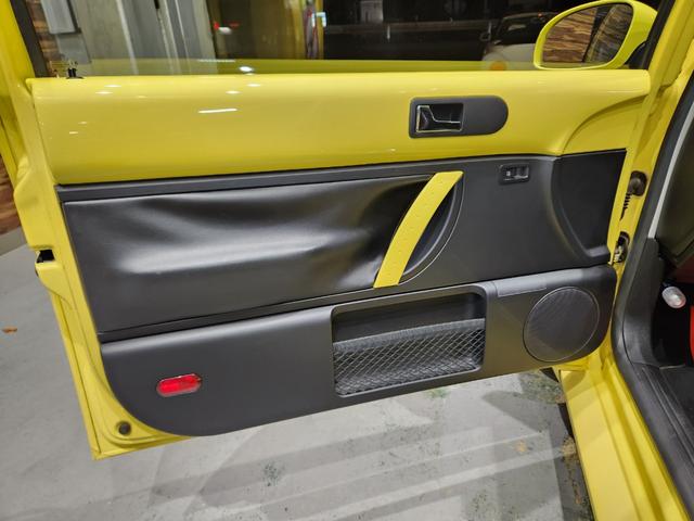 ニュービートル ＬＺ　０９モデル　禁煙車　正規Ｄメンテ車両　大型リアスポ　天張り張替済み　１０点パネル塗装済　ＢＳタイヤ　ガラスＳＲ　ヒーター付き黒本革　地デジインダッシュナビ　前後ドラレコ　Ｐセンサー　スペアキーレス（26枚目）