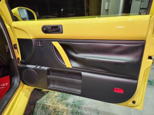 ニュービートル ＬＺ　０９モデル　禁煙車　正規Ｄメンテ車両　大型リアスポ　天張り張替済み　１０点パネル塗装済　ＢＳタイヤ　ガラスＳＲ　ヒーター付き黒本革　地デジインダッシュナビ　前後ドラレコ　Ｐセンサー　スペアキーレス（30枚目）