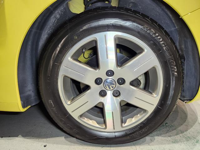 ニュービートル ＬＺ　０９モデル　禁煙車　正規Ｄメンテ車両　大型リアスポ　天張り張替済み　１０点パネル塗装済　ＢＳタイヤ　ガラスＳＲ　ヒーター付き黒本革　地デジインダッシュナビ　前後ドラレコ　Ｐセンサー　スペアキーレス（40枚目）