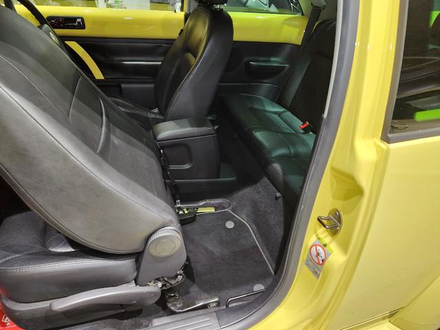 ニュービートル ＬＺ　０９モデル　禁煙車　正規Ｄメンテ車両　大型リアスポ　天張り張替済み　１０点パネル塗装済　ＢＳタイヤ　ガラスＳＲ　ヒーター付き黒本革　地デジインダッシュナビ　前後ドラレコ　Ｐセンサー　スペアキーレス（64枚目）