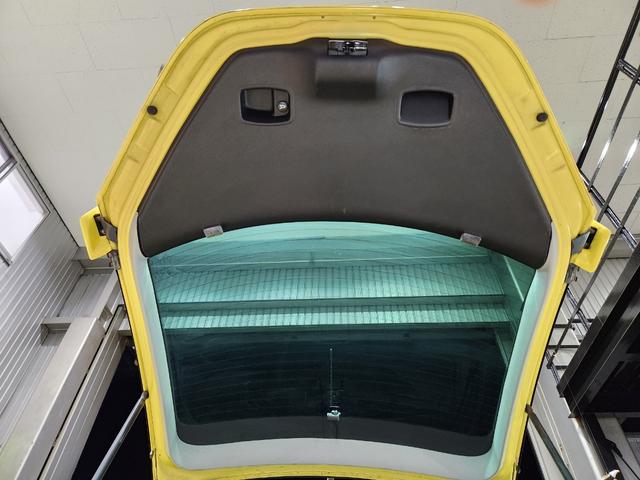 ニュービートル ＬＺ　０９モデル　禁煙車　正規Ｄメンテ車両　大型リアスポ　天張り張替済み　１０点パネル塗装済　ＢＳタイヤ　ガラスＳＲ　ヒーター付き黒本革　地デジインダッシュナビ　前後ドラレコ　Ｐセンサー　スペアキーレス（79枚目）