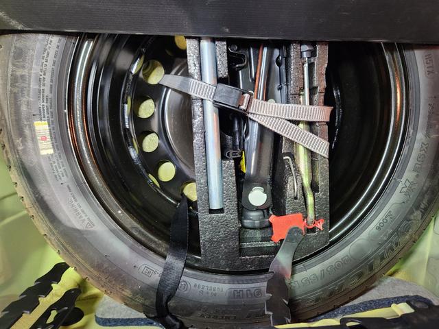 ニュービートル ＬＺ　０９モデル　禁煙車　正規Ｄメンテ車両　大型リアスポ　天張り張替済み　１０点パネル塗装済　ＢＳタイヤ　ガラスＳＲ　ヒーター付き黒本革　地デジインダッシュナビ　前後ドラレコ　Ｐセンサー　スペアキーレス（80枚目）