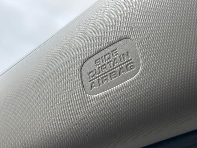 フリード ｅ：ＨＥＶクロスター　新車未登録　マルチビューカメラシステム　後退出庫サポート　ブラインドスポットインフォメーション　ブラックエンブレム　ボディサイドモール　フロントグリル変更済　運転席助手席シートヒーター（17枚目）