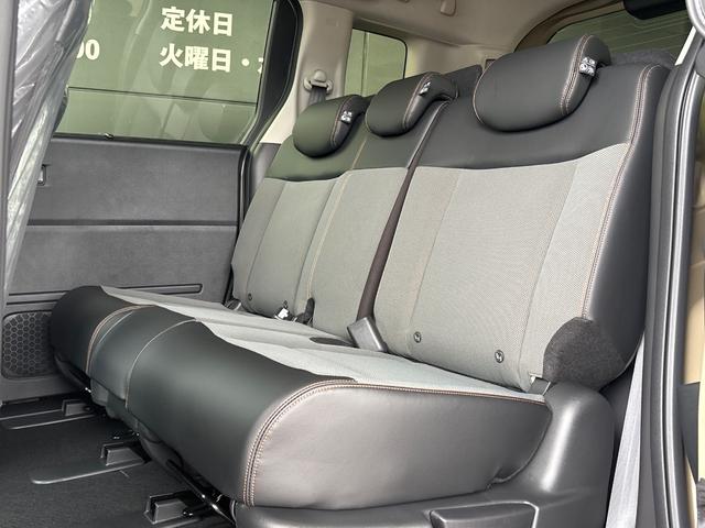 フリード ｅ：ＨＥＶクロスター　新車未登録　マルチビューカメラシステム　後退出庫サポート　ブラインドスポットインフォメーション　ブラックエンブレム　ボディサイドモール　フロントグリル変更済　運転席助手席シートヒーター（23枚目）