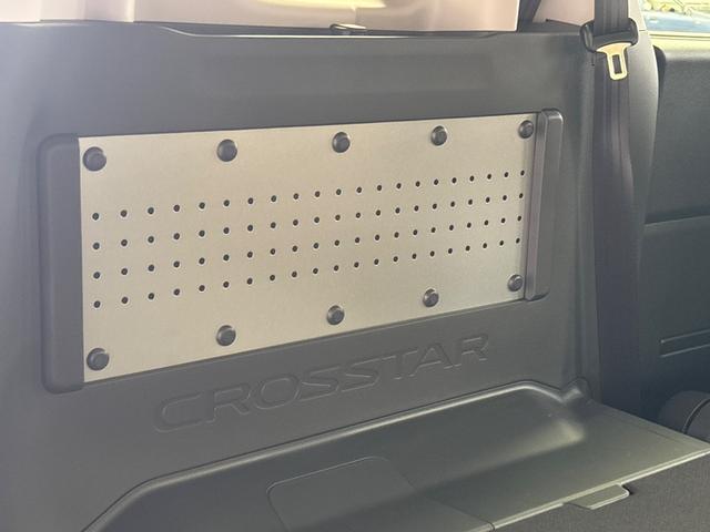 フリード ｅ：ＨＥＶクロスター　新車未登録　マルチビューカメラシステム　後退出庫サポート　ブラインドスポットインフォメーション　ブラックエンブレム　ボディサイドモール　フロントグリル変更済　運転席助手席シートヒーター（30枚目）