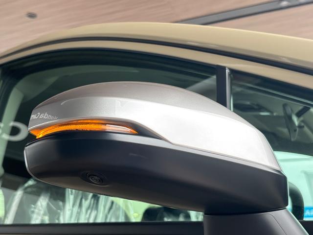 フリード ｅ：ＨＥＶクロスター　新車未登録　マルチビューカメラシステム　後退出庫サポート　ブラインドスポットインフォメーション　ブラックエンブレム　ボディサイドモール　フロントグリル変更済　運転席助手席シートヒーター（32枚目）