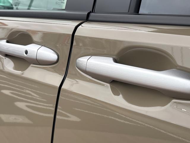 フリード ｅ：ＨＥＶクロスター　新車未登録　マルチビューカメラシステム　後退出庫サポート　ブラインドスポットインフォメーション　ブラックエンブレム　ボディサイドモール　フロントグリル変更済　運転席助手席シートヒーター（36枚目）