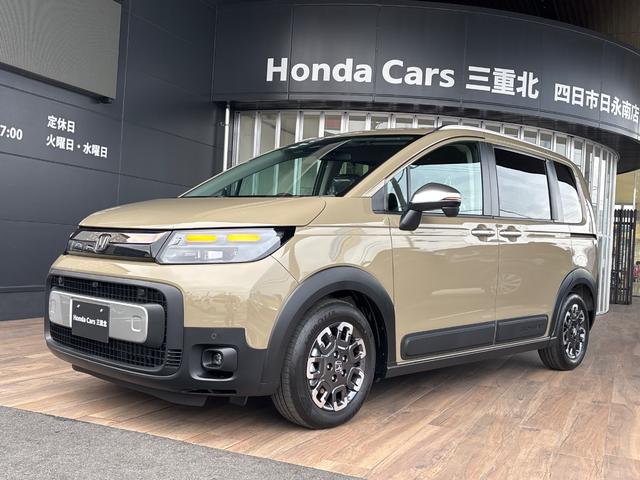 フリード ｅ：ＨＥＶクロスター　新車未登録　マルチビューカメラシステム　後退出庫サポート　ブラインドスポットインフォメーション　ブラックエンブレム　ボディサイドモール　フロントグリル変更済　運転席助手席シートヒーター（45枚目）