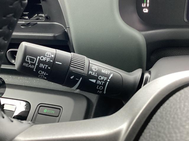 フリード e:HEVクロスター 新車未登録 フロントグリル交換済 ボディサイドモール 6人乗り リアクーラー サイドカーテンエアバック 両側パワースライドドア 運転席助手席シートヒーター ホンダセンシング フルLEDヘッドライト(7枚目)