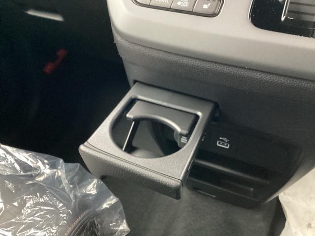 フリード e:HEVクロスター 新車未登録 フロントグリル交換済 ボディサイドモール 6人乗り リアクーラー サイドカーテンエアバック 両側パワースライドドア 運転席助手席シートヒーター ホンダセンシング フルLEDヘッドライト(17枚目)