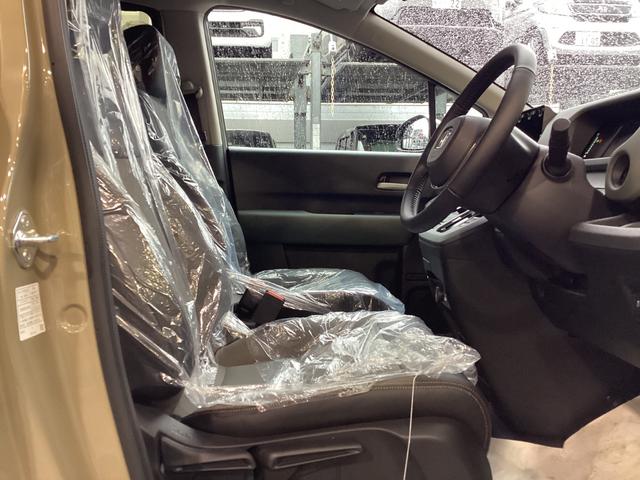 フリード e:HEVクロスター 新車未登録 フロントグリル交換済 ボディサイドモール 6人乗り リアクーラー サイドカーテンエアバック 両側パワースライドドア 運転席助手席シートヒーター ホンダセンシング フルLEDヘッドライト(22枚目)