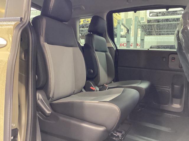 フリード e:HEVクロスター 新車未登録 フロントグリル交換済 ボディサイドモール 6人乗り リアクーラー サイドカーテンエアバック 両側パワースライドドア 運転席助手席シートヒーター ホンダセンシング フルLEDヘッドライト(23枚目)