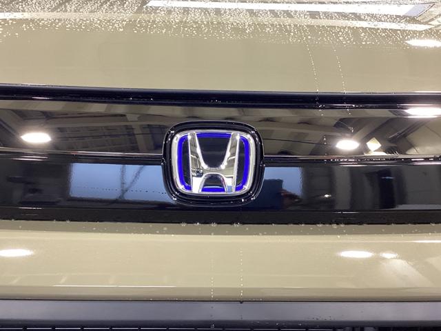 フリード e:HEVクロスター 新車未登録 フロントグリル交換済 ボディサイドモール 6人乗り リアクーラー サイドカーテンエアバック 両側パワースライドドア 運転席助手席シートヒーター ホンダセンシング フルLEDヘッドライト(33枚目)