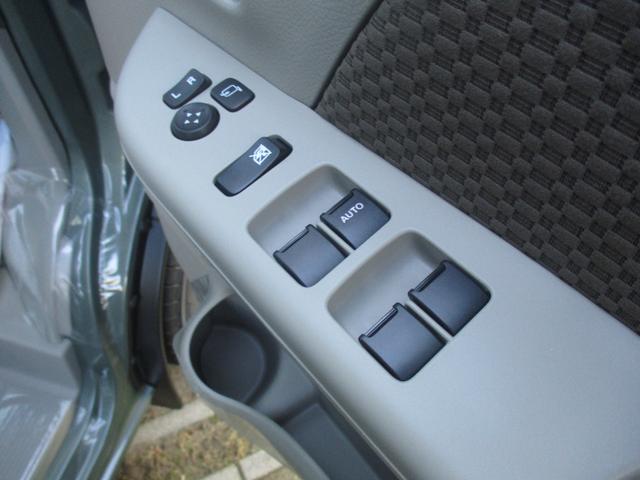 エブリイ ジョインターボ　スマートキー、衝突防止機能、車線逸脱警報、横滑り防止機能、アイドリングストップ、プッシュスタート、両側電動スライドドア、オートライト、オートエアコン、シートヒーター、４ＷＤ、ターボ車、コーナーセンサー（30枚目）
