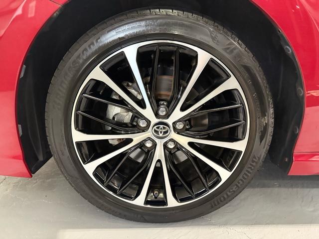 カムリ ＷＳ　修復歴無　禁煙　車検整備付　パノラマルーフ　純正Ｒ１８アルミ　純正９インチナビ　フルセグＴＶ　バックカメラ　ＥＴＣ２．０　ドラレコ　ブラインドスポット　クルコン　トヨタセーフティセンス（15枚目）