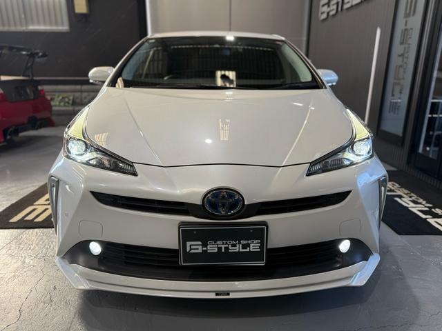 プリウス ＳセーフティプラスＩＩ　修復歴無　禁煙　２年保証付　ＴＲＤエアロＦ／Ｓ／Ｒ　社外Ｒ１８アルミ　ローダウン　純正ナビ　フルセグＴＶ　バックカメラ　ＥＴＣ２．０　ＡＣ１００Ｖ　ドラレコ前後　コーナーセンサー　衝突軽減機能　ＢＳＭ（3枚目）