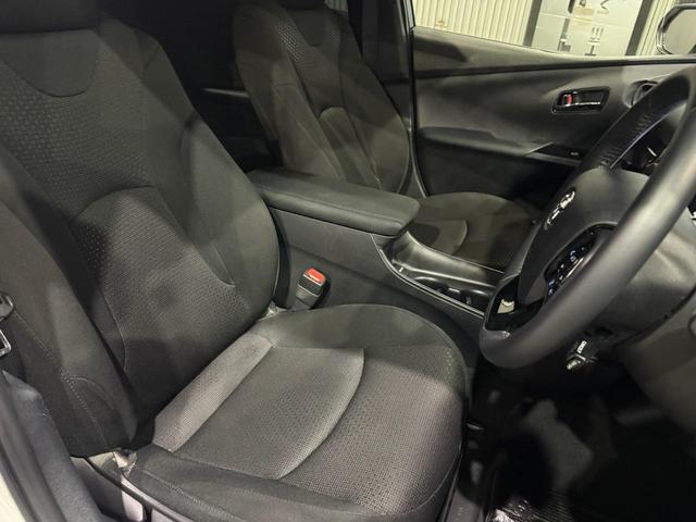 プリウス ＳセーフティプラスＩＩ　修復歴無　禁煙　２年保証付　ＴＲＤエアロＦ／Ｓ／Ｒ　社外Ｒ１８アルミ　ローダウン　純正ナビ　フルセグＴＶ　バックカメラ　ＥＴＣ２．０　ＡＣ１００Ｖ　ドラレコ前後　コーナーセンサー　衝突軽減機能　ＢＳＭ（13枚目）