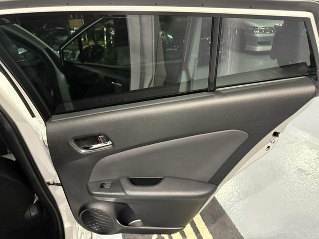 プリウス ＳセーフティプラスＩＩ　修復歴無　禁煙　２年保証付　ＴＲＤエアロＦ／Ｓ／Ｒ　社外Ｒ１８アルミ　ローダウン　純正ナビ　フルセグＴＶ　バックカメラ　ＥＴＣ２．０　ＡＣ１００Ｖ　ドラレコ前後　コーナーセンサー　衝突軽減機能　ＢＳＭ（14枚目）