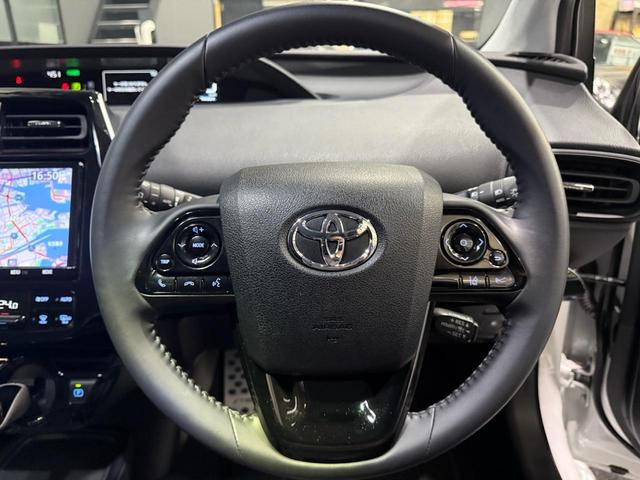 プリウス ＳセーフティプラスＩＩ　修復歴無　禁煙　２年保証付　ＴＲＤエアロＦ／Ｓ／Ｒ　社外Ｒ１８アルミ　ローダウン　純正ナビ　フルセグＴＶ　バックカメラ　ＥＴＣ２．０　ＡＣ１００Ｖ　ドラレコ前後　コーナーセンサー　衝突軽減機能　ＢＳＭ（22枚目）