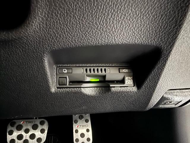 プリウス ＳセーフティプラスＩＩ　修復歴無　禁煙　２年保証付　ＴＲＤエアロＦ／Ｓ／Ｒ　社外Ｒ１８アルミ　ローダウン　純正ナビ　フルセグＴＶ　バックカメラ　ＥＴＣ２．０　ＡＣ１００Ｖ　ドラレコ前後　コーナーセンサー　衝突軽減機能　ＢＳＭ（25枚目）