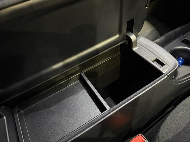 プリウス ＳセーフティプラスＩＩ　修復歴無　禁煙　２年保証付　ＴＲＤエアロＦ／Ｓ／Ｒ　社外Ｒ１８アルミ　ローダウン　純正ナビ　フルセグＴＶ　バックカメラ　ＥＴＣ２．０　ＡＣ１００Ｖ　ドラレコ前後　コーナーセンサー　衝突軽減機能　ＢＳＭ（33枚目）