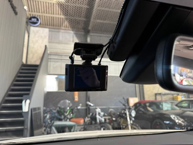 プリウス ＳセーフティプラスＩＩ　修復歴無　禁煙　２年保証付　ＴＲＤエアロＦ／Ｓ／Ｒ　社外Ｒ１８アルミ　ローダウン　純正ナビ　フルセグＴＶ　バックカメラ　ＥＴＣ２．０　ＡＣ１００Ｖ　ドラレコ前後　コーナーセンサー　衝突軽減機能　ＢＳＭ（34枚目）