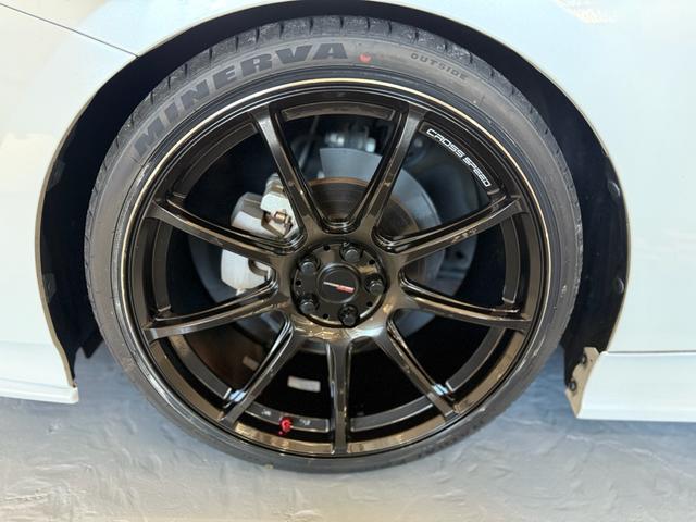 プリウス ＳセーフティプラスＩＩ　修復歴無　禁煙　２年保証付　ＴＲＤエアロＦ／Ｓ／Ｒ　社外Ｒ１８アルミ　ローダウン　純正ナビ　フルセグＴＶ　バックカメラ　ＥＴＣ２．０　ＡＣ１００Ｖ　ドラレコ前後　コーナーセンサー　衝突軽減機能　ＢＳＭ（39枚目）