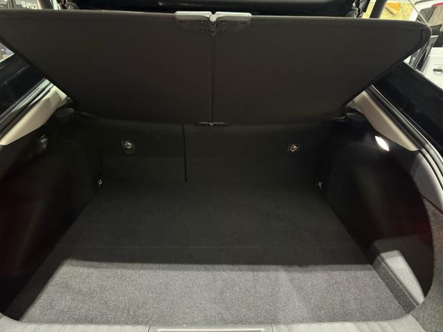 プリウス Ｚ　禁煙　メーカー保証継承付　モデリスタエアロＦ／Ｓ／Ｒ　パノラマルーフ　デジタルインナーミラー　純正ナビＴＶ　ドラレコ　パノラミックビュー　ＥＴＣ２．０　ブラインドスポット　トヨタセーフティセンス（10枚目）