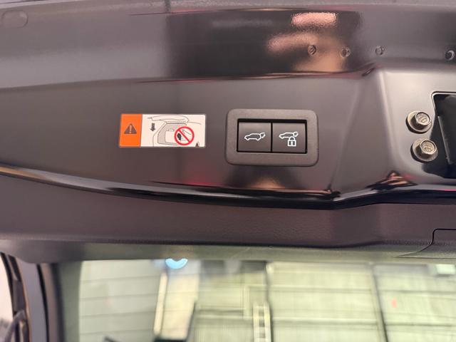 プリウス Ｚ　禁煙　メーカー保証継承付　モデリスタエアロＦ／Ｓ／Ｒ　パノラマルーフ　デジタルインナーミラー　純正ナビＴＶ　ドラレコ　パノラミックビュー　ＥＴＣ２．０　ブラインドスポット　トヨタセーフティセンス（11枚目）