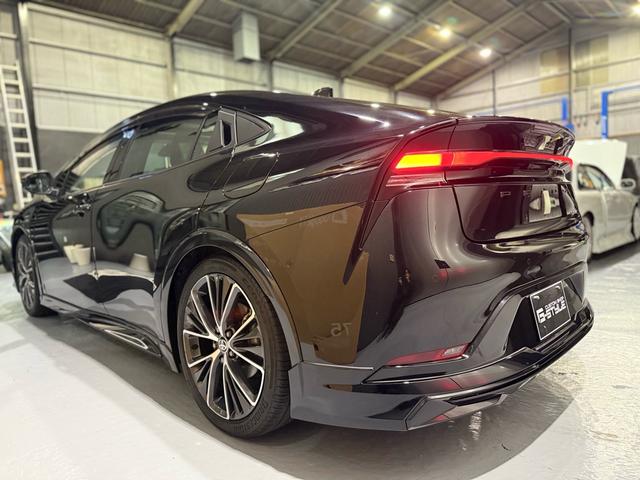 プリウス Ｚ　禁煙　メーカー保証継承付　モデリスタエアロＦ／Ｓ／Ｒ　パノラマルーフ　デジタルインナーミラー　純正ナビＴＶ　ドラレコ　パノラミックビュー　ＥＴＣ２．０　ブラインドスポット　トヨタセーフティセンス（12枚目）