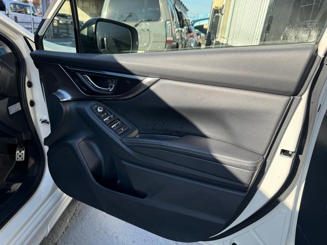 インプレッサスポーツ ２．０ｉ－Ｓアイサイト　修復歴無　ブラックレザーセレクション　純正Ｒ１８アルミ　ＳＴＩエアロ　純正８インチナビＴＶ　バックカメラ　ＥＴＣ　前席シートヒーター　クルコン　ドラレコ（14枚目）